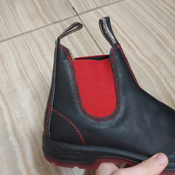 Blundstone Chelsea Black Red Boot - Picture 3 of 8
